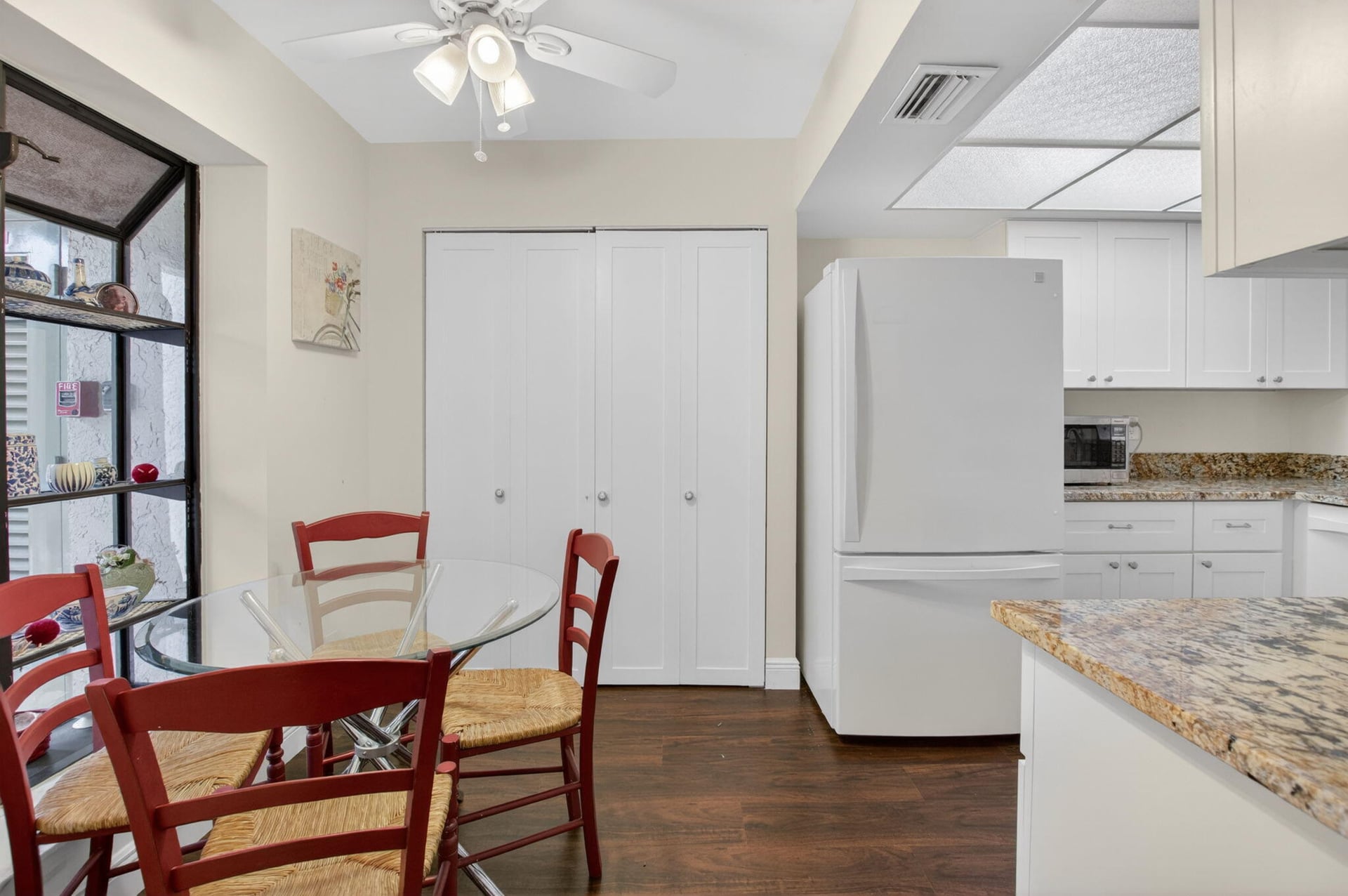 Unit 114 photo 4