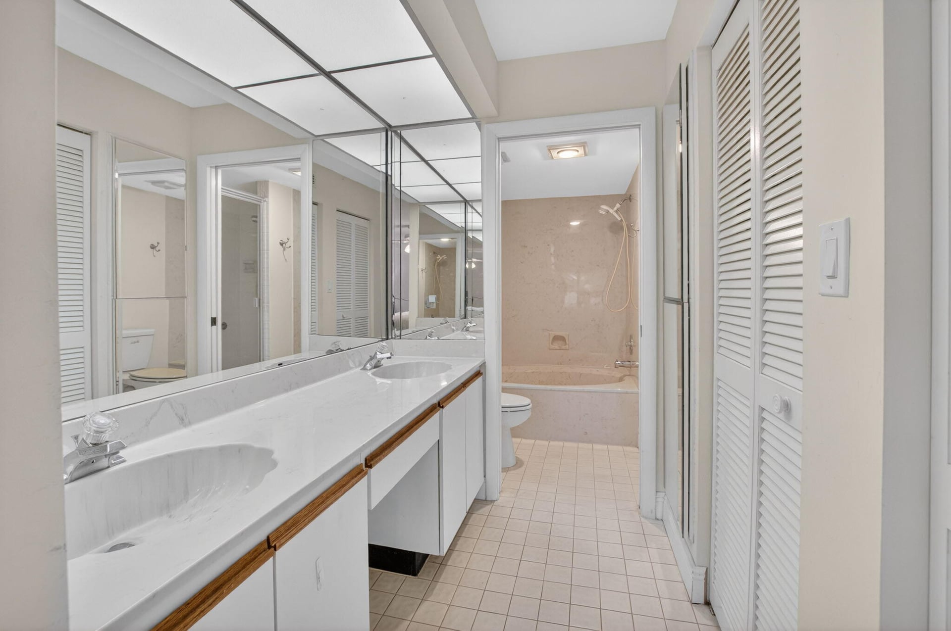 Unit 114 photo 14