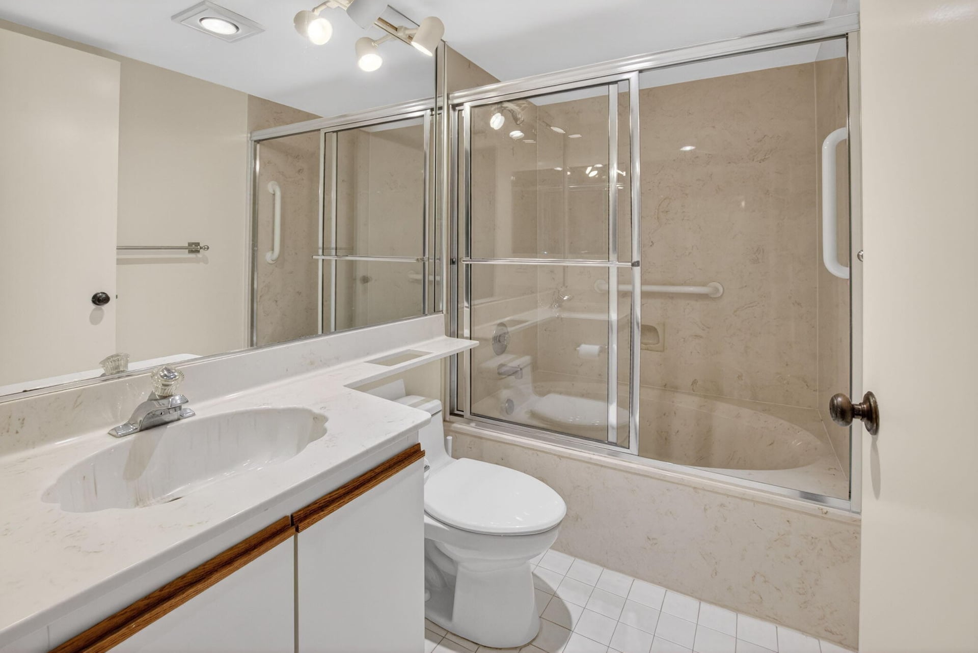 Unit 114 photo 19