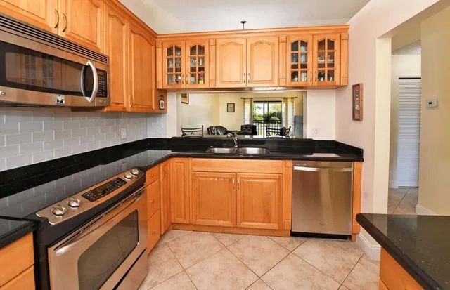 Unit 204 photo 4