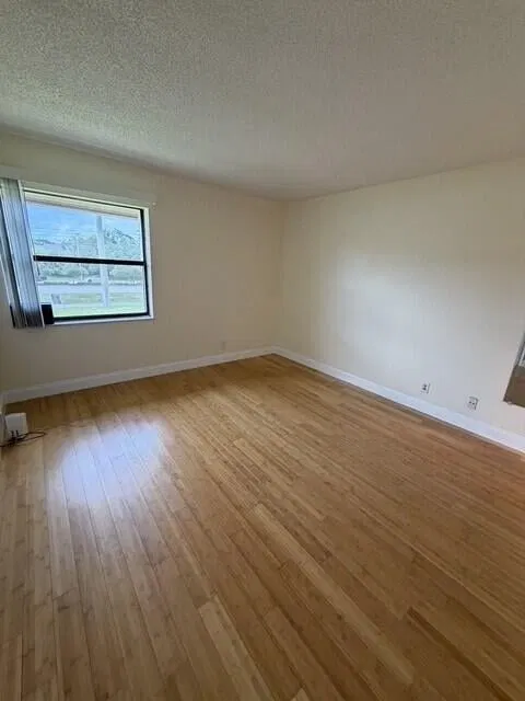 Unit 204 photo 18