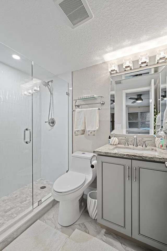 Unit 204 photo 19