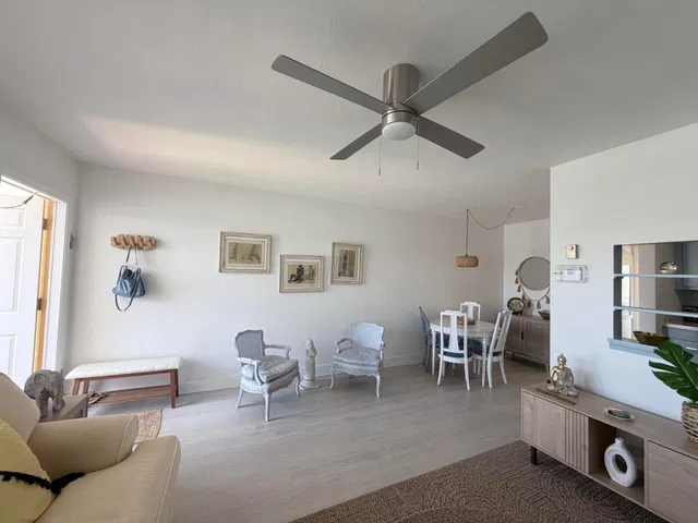  Unit 207 photo 4