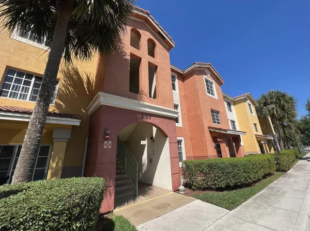 Unit 2103 photo 2