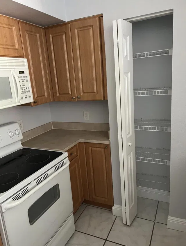 Unit 2103 photo 5