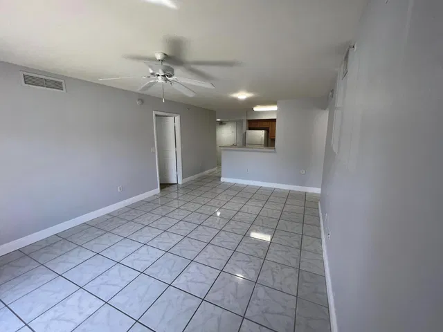 Unit 2103 photo 7