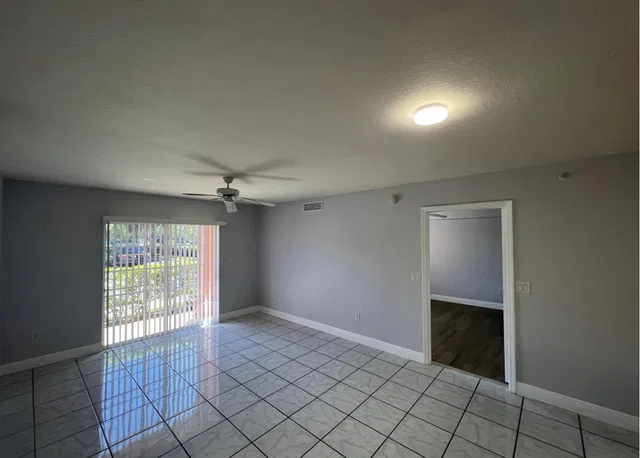 Unit 2103 photo 8