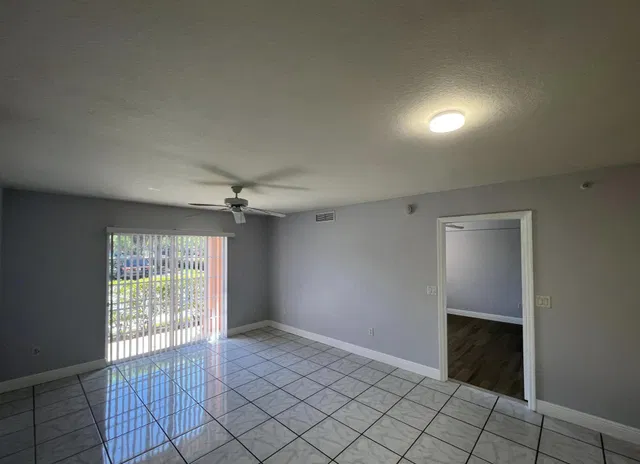 Unit 2103 photo 9