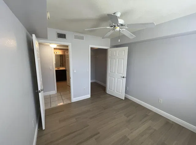 Unit 2103 photo 14
