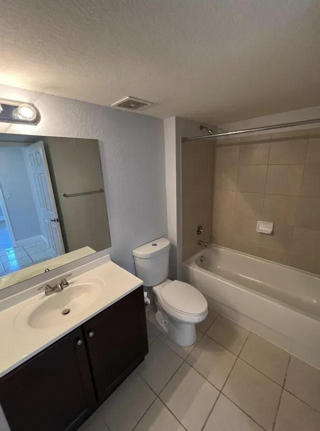 Unit 2103 photo 15
