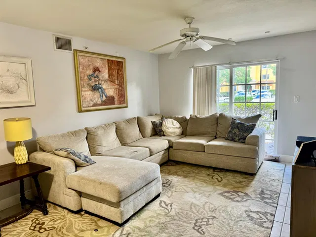 Unit 2103 photo 16