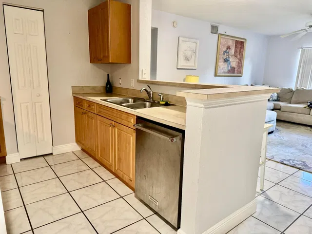 Unit 2103 photo 17
