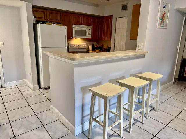 Unit 2103 photo 18