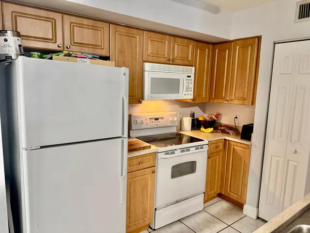 Unit 2103 photo 19