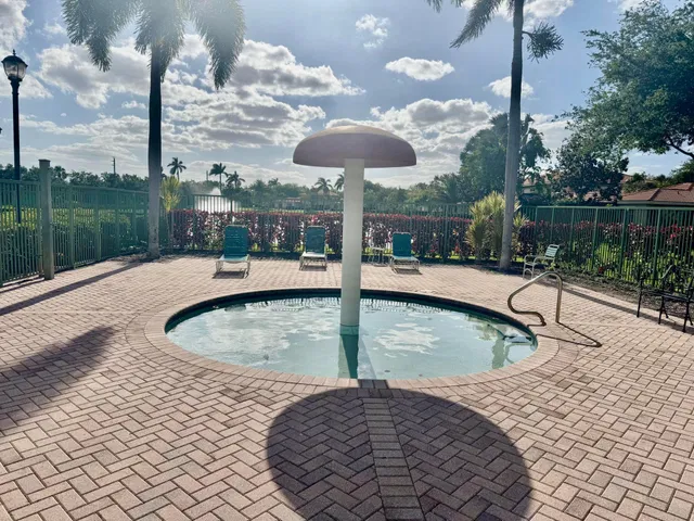 Unit 2103 photo 37