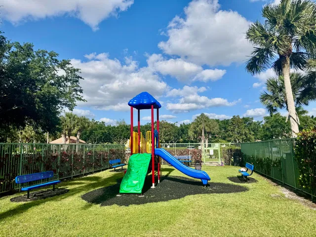 Unit 2103 photo 38