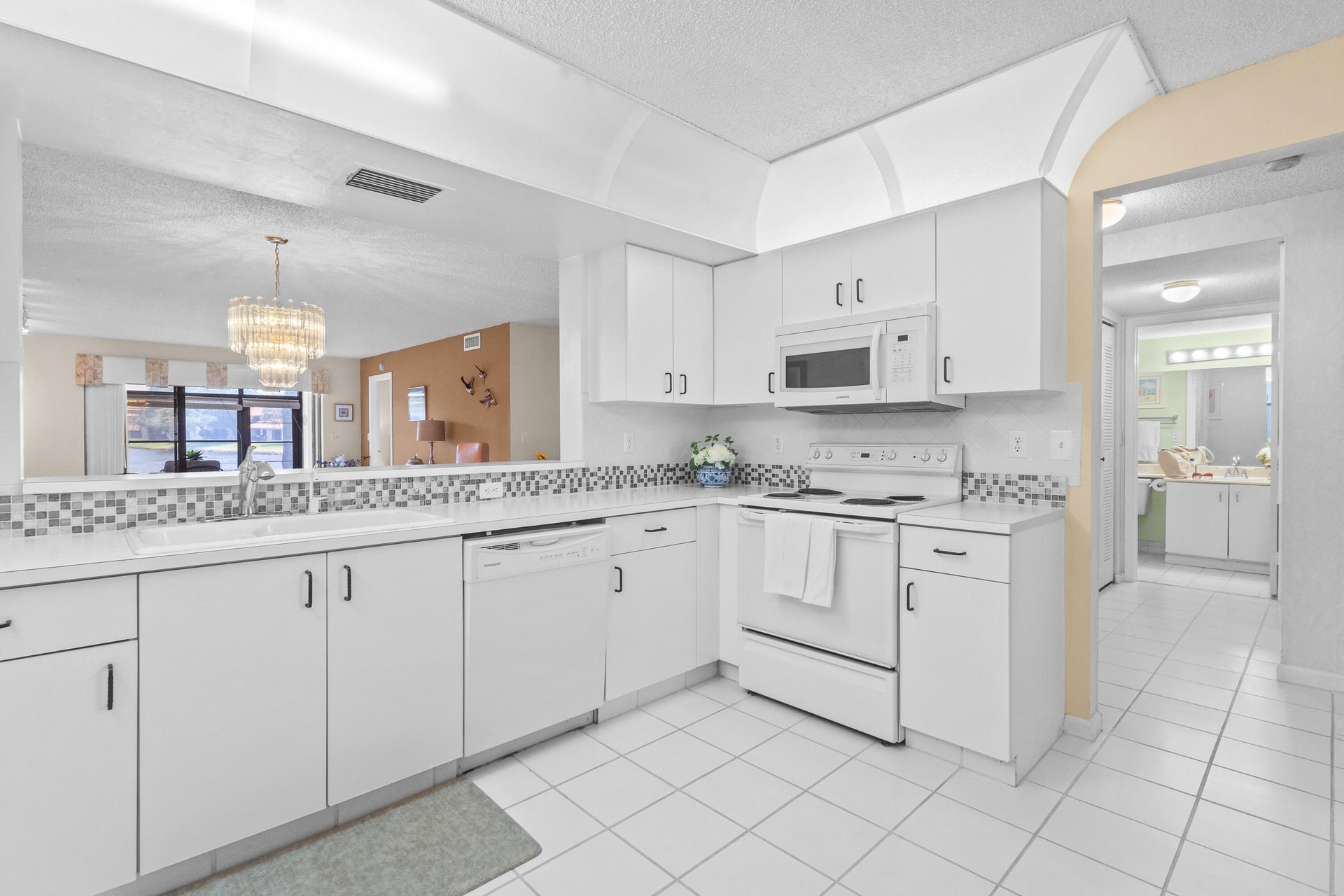 Unit 102 photo 18
