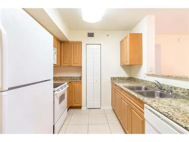 Unit 6103 photo 3