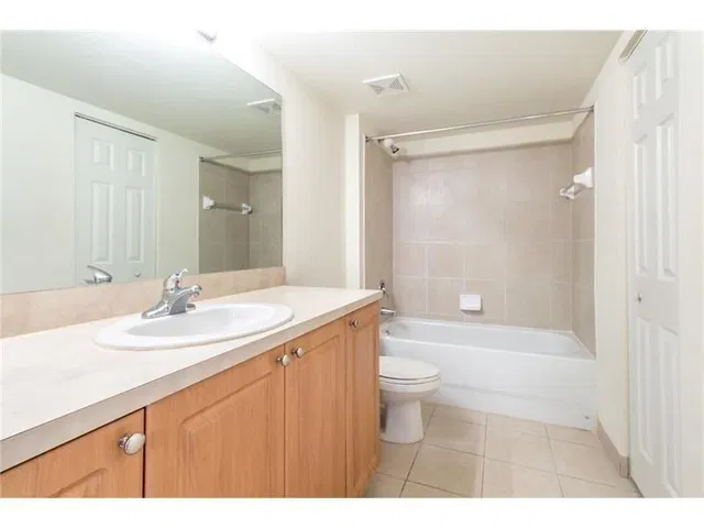 Unit 6103 photo 6