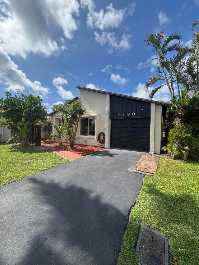 Residence photo 2