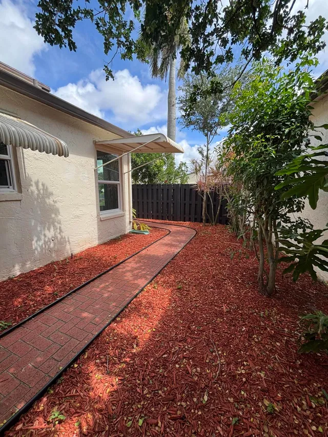 Residence photo 32