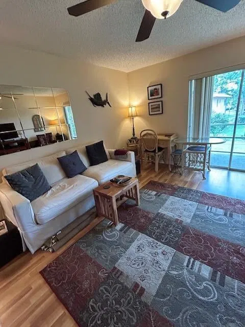 Unit H photo 5