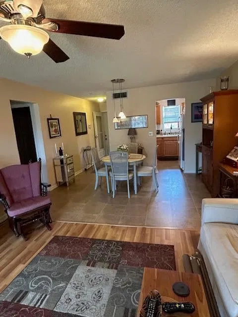 Unit H photo 9