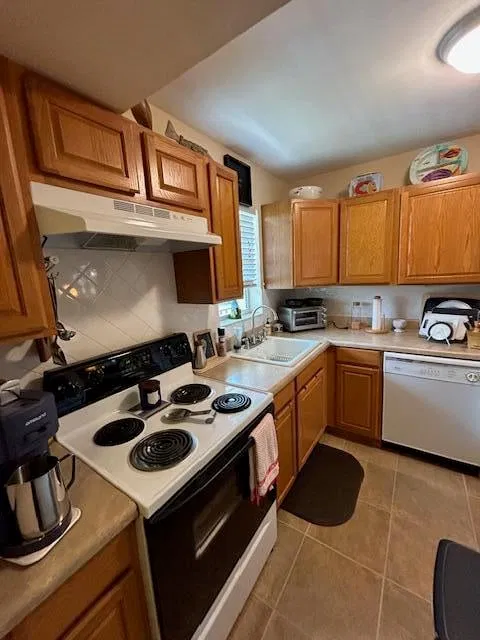 Unit H photo 10