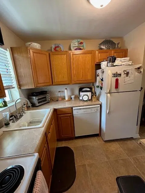 Unit H photo 11