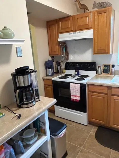 Unit H photo 13
