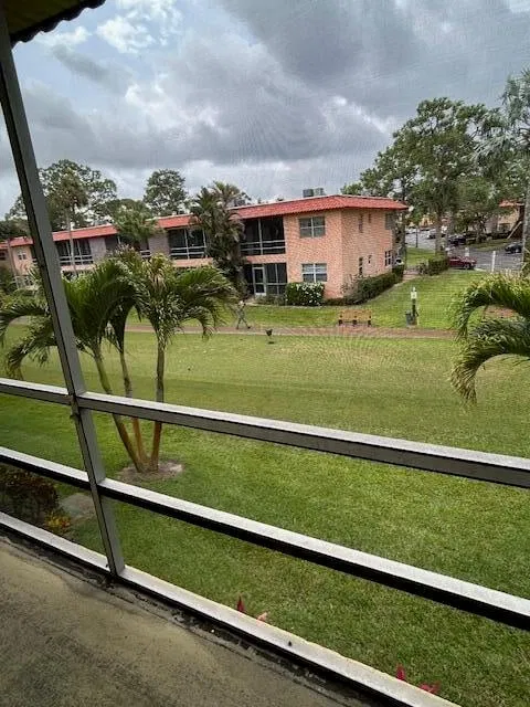 Unit H photo 25