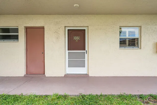 Unit 219 photo 3