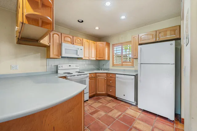 Unit 219 photo 5