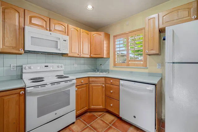 Unit 219 photo 6