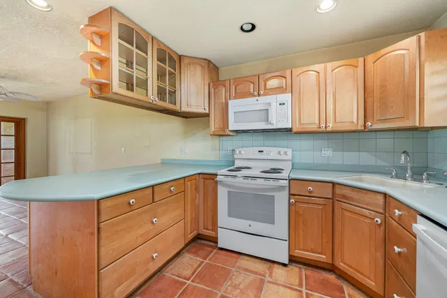 Unit 219 photo 8