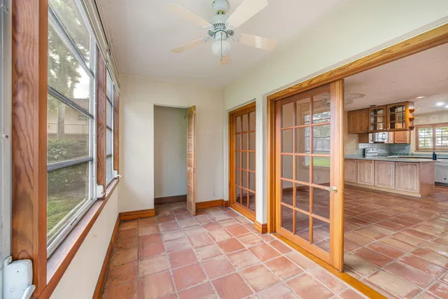 Unit 219 photo 11