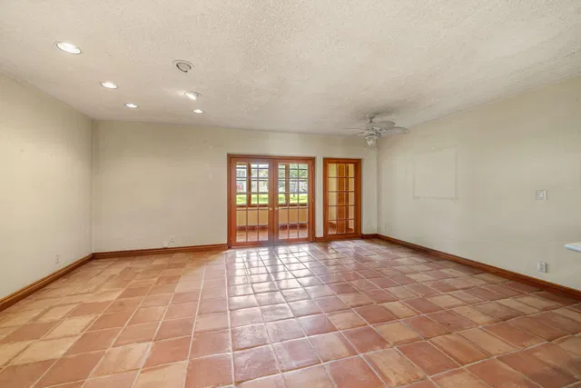 Unit 219 photo 12
