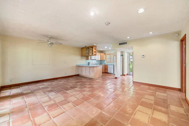 Unit 219 photo 13