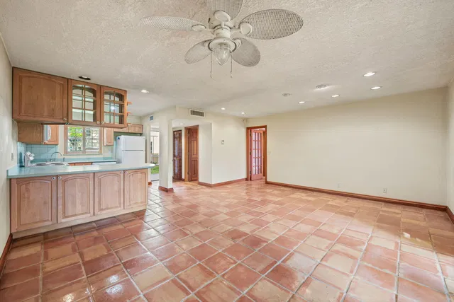 Unit 219 photo 14