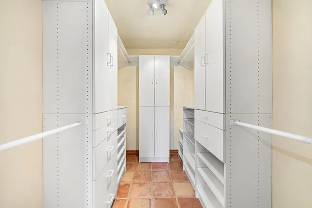 Unit 219 photo 18