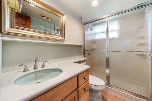 Unit 219 photo 19