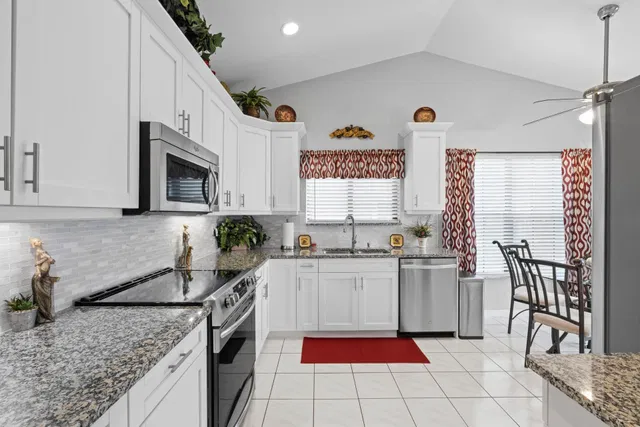 Unit 4022 photo 2