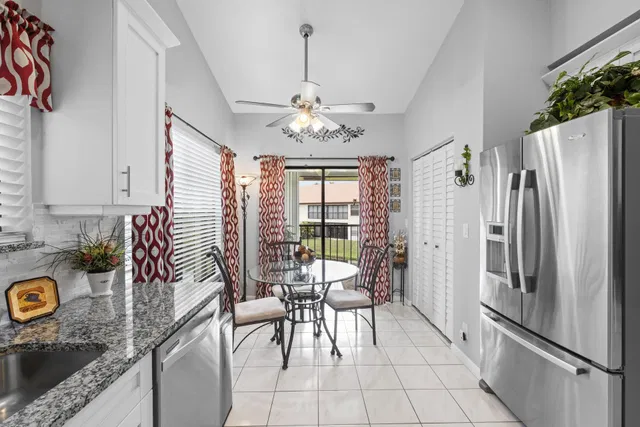 Unit 4022 photo 3