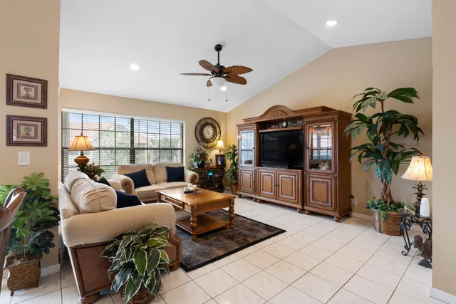 Unit 4022 photo 8