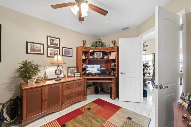 Unit 4022 photo 11