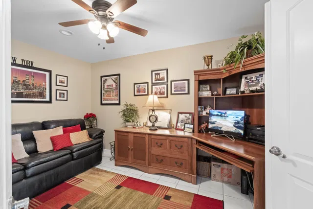 Unit 4022 photo 12