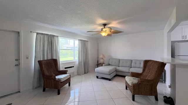 Unit 102 photo 5
