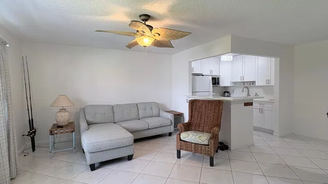 Unit 102 photo 6