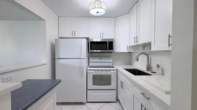 Unit 102 photo 9