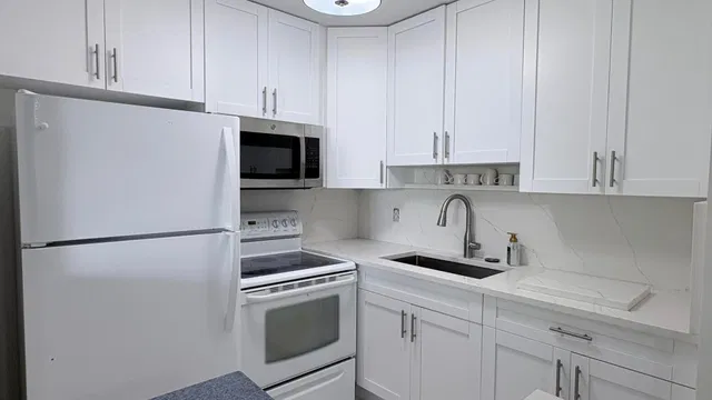 Unit 102 photo 10